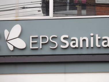 Fachada de la EPS Sanitas en Bogotá