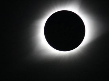 Uno de los eventos astronómicos más esperados del año, el próximo 8 de abril el mundo se prepara para presenciar un espectáculo astronómico denominado el eclipse solar.