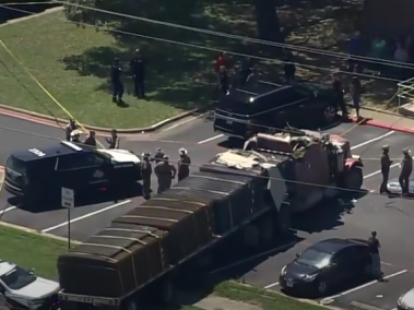 Camión estrelló oficina del Departamento de Seguridad en Texas.