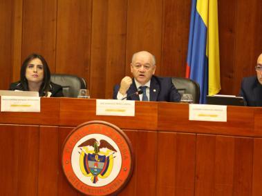 Paola Meneses, José Fernando Reyes y Vladimir Fernández, magistrados de la Corte Constitucional.