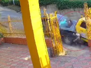 Accidente en Copacabana, entre tres carros.