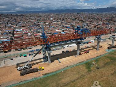 Bogotá septiembre 16 de 2024.  Avance obras del metro. Tercera viga lanzadora instala las primeras dovelas del viaducto de la primera línea del metro que tiene un avance de 38.7%, en la av. Villavicencio llegando a la av. Guayacanes.
Fotos: @miltondiazfoto /El Tiempo
