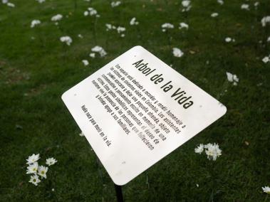 La placa de conmemoración de las víctimas de siniestros viales.
