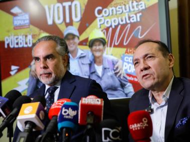 Armando Benedetti y Antonio Sanguino en el lanzamiento de la plataforma de la consulta popular