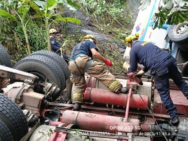 Lugar del accidente en el km 55+300 de la vía Villeta – Alto del Trigo, donde el tractocamión cayó al abismo.