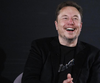 Musk es uno de los hombres más ricos del mundo.