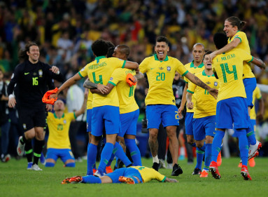 Festejo de los jugadores de Brasil.