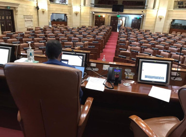 Así lució el recinto de la Cámara de Representantes en la sesión virtual de la semana pasada. Solo estaba su presidente, Carlos Cuenca.