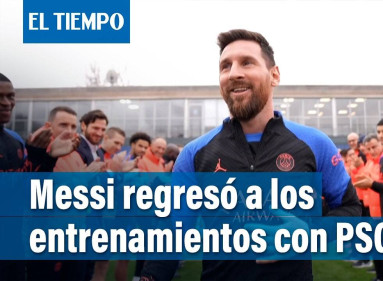 Así recibieron a Lionel Messi sus compañeros del equipos francés PSG, tras haber ganado la Copa del Mundo en Qatar.