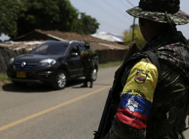 Hostigamientos, retenes guerrilleros, atentados y asesinato a líderes, tienen preocupados a los habitantes del Valle del Cauca y Cauca tras la escalada terrorista de los últimos días en medio de anuncios de paz, negociaciones fallidas e incumplimientos de los actores armados ilegales y los màs afectados son quienes viven cerca a las estaciones de policía o ejército o quienes en medio de conflicto deciden alzar su voz y claman la paz, tras decenas de muertos y cientos de desplazados. El Gobierno Nacional ha pedido a las autoridades arremeter contra quienes no quieren dialogar y hacen daño al pueblo.