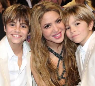 Los hijos de Shakira pretenden recibir regalías por la canción que cantaron con su mamá.