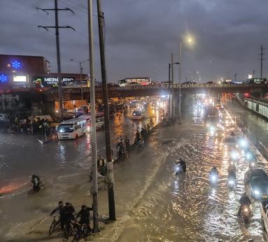 Inundaciones en la autopista Sur.