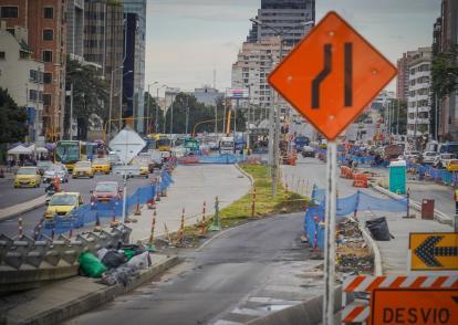 Obras en el grupo 9 de la avenida 68 entre calle 100 y carrera 7