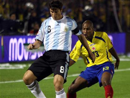 La última vez que Colombia derrotó a Argentina por eliminatorias fue en el 2007, con un marcador de 2- 1, durante un partido disputado en Bogotá. En la foto: Javier Zanetti y Ruben Bustos.
