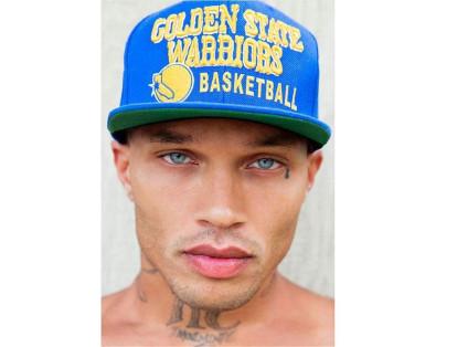 Cuando salió provisionalmente de prisión, el primer trabajo que tuvo fue ser el rostro del merchandising oficial de uno de los equipos estrella de la NBA: los Golden State Warriors.