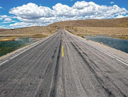 La carretera Panamericana es la más larga: tiene cerca de 48.000 kilómetros. Vincula a casi todos los países de América.