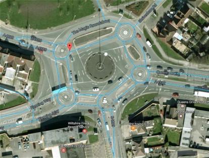 Una de las calles más difíciles para transitar es Magic Roundabout, en el pueblo de Swindon, Inglaterra. Cuenta con cinco pequeñas rotondas alrededor de otra ubicada en el centro.