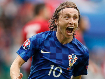 El croata Luka Modric juega como centrocampista y su equipo actual es el Real Madrid de la Primera División de España.