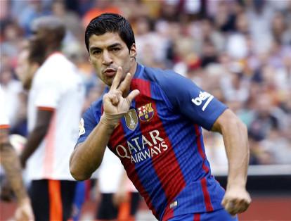 El uruguayo Luis Suárez juega como delantero en el Barcelona. En la selección nacional ostenta el título de goleador absoluto desde el 2014, superando a Héctor Scarone.