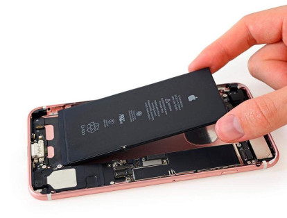 El procesador encargado de los gráficos es de 6 núcleos y ofrecería un rendimiento hasta 50 por ciento superior al del iPhone 6S en cuestiones como los videojuegos o las aplicaciones de edición.