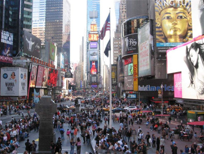 El Times Square, en Nueva York, es visitado por millones de personas cada año y ocupa el cuarto lugar.