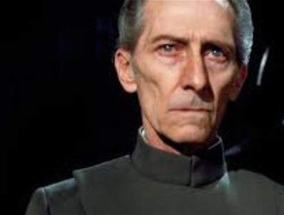 El gobernador Tarkin de la saga 'Star Wars', interpretado por Peter Crushing, fue traído de vuelta por las computadoras para 'Rogue One' ya que el actor falleció en 1994.