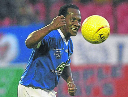 El futbolista colombiano Willington Ortiz participó en la televisión con un papel secundario en la serie colombiana " De Pies a Cabeza" donde era instructor de una escuela infantil de fútbol.
