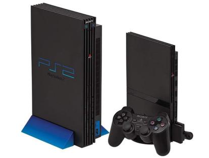 En el 2000 se lanzó la PS2, que tenía mayor potencia gráfica. Esta vez incluyó el DVD y una CPU Emotion Engine a 294 Mhz, 32 MB de memoria. Su evolución gráfica era considerable.