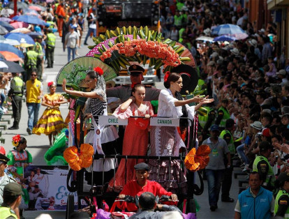 Desfile de las Carretas del Rocío por las calles de Manizales.