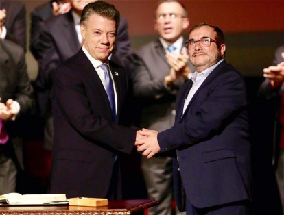 La ceremonia de la nueva firma fue mucho más sobria y tuvo las intervenciones de Santos y 'Timochenko'.