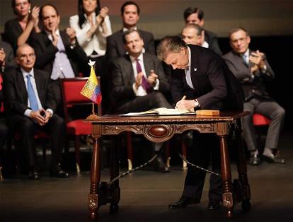 El presidente Santos durante la firma del nuevo acuerdo de paz con las Farc.