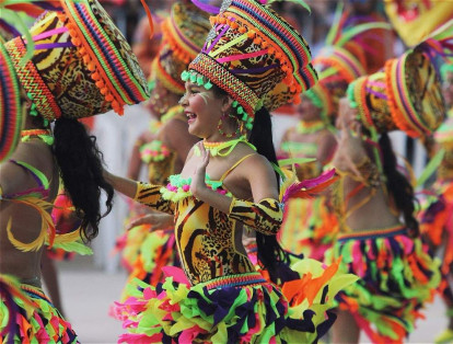 Las bailarinas de 'Semilleros del carnaval' en un evento previo al desfile y la fiesta del Carnaval de Barranquilla.