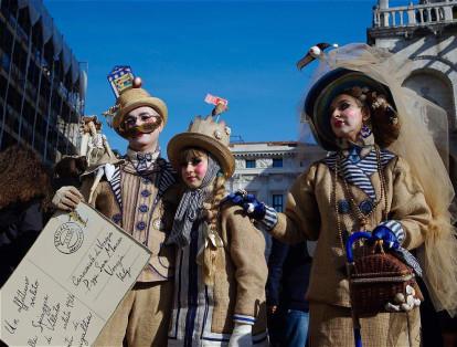 El Carnaval de Venecia surge a partir de la tradición del año 1296-1706, en donde la nobleza se disfrazaba para salir a mezclarse con el pueblo.