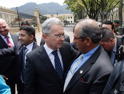 Además de Uribe, a la reunión asistieron los tres miembros del Centro Democrático Óscar Iván Zuluaga, Iván Duque y Carlos Holmes Trujillo.