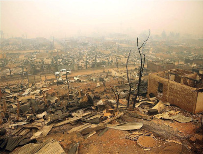 Vista general de la localidad de Santa Olga, región del Maule, después de un incendio forestal.