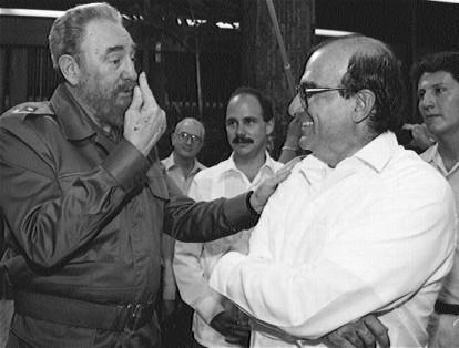 Castro con el entonces vicepresidente colombiano, Humberto de la Calle, en La Habana (1995).