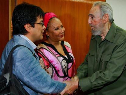 Castro con la exsenadora Piedad Córdoba y su asistente Danilo Rueda, en Cuba (2010).