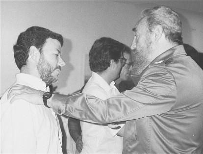 Fidel y el entonces ministro de Comercio Exterior de Colombia, Juan Manuel Santos (1994).