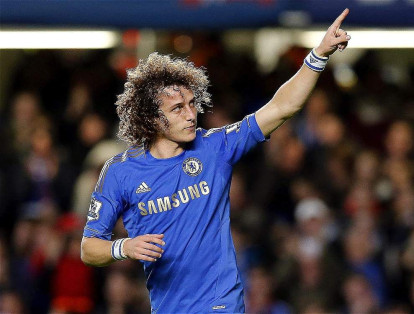 El defensor brasileño David Luiz, quien estaba jugando en PSG, vuelve a Chelsea, equipo con el que ganó la Uefa Champions League en 2012. La operación ronda los 40 millones de euros.