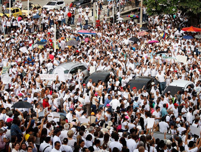 En Barranquilla, se concentró un sinnúmero de personas pertenecientes al sector académico, así como padres de familia, que querían hacer sentir su voz de protesta.