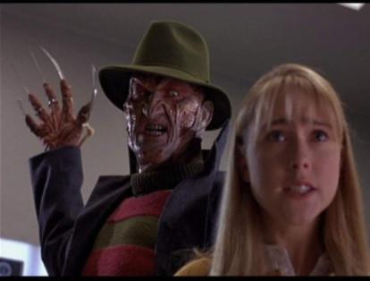 La primera aparición de Freddy Krueger. Despúes de ver esta película en Halloween es muy posible que aparezca el miedo a conciliar el sueño.