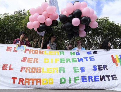 El suicidio de Sergio Urrego por discriminación por su condición sexual, en la institución donde estudiaba, generó el apoyo de la comunidad LGBTI con el #TodosSomosSergioUrrego.