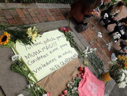 En redes sociales los usuarios han expresado su repudio al crimen usando la etiqueta #TodosSomosYuliana. La Alcaldía de Bogotá se sumó al llamado a la protesta pacífica.