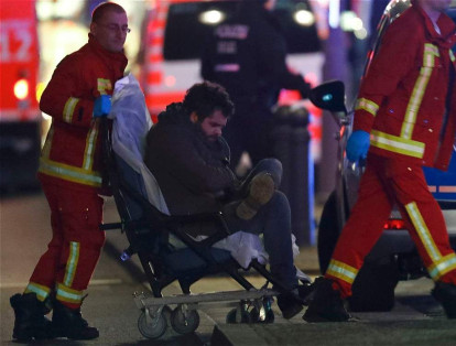 Las víctimas, quienes se encontraban haciendo compras de navidad, fueron trasladados en ambulancias.