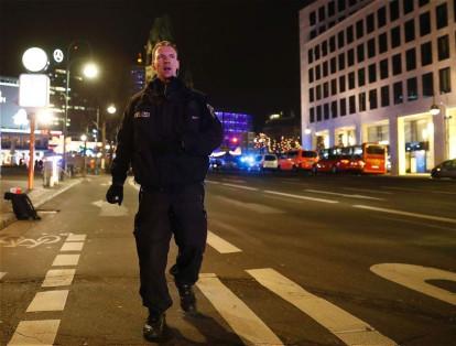 La policia alemana cercó toda el área cercana al mercado navideño.