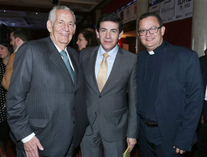 Jose Alejandro Bonivento, Juan Carlos Soler y padre Harold Castillo.