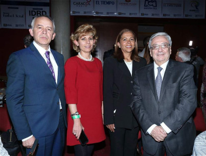 Gonzalo González, Linda Guarín, Libia Franco y el rector Uniminuto Leonidas López.