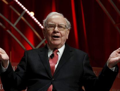 Warren Buffett. El primer empleo del director ejecutivo de Berkshire Hathaway fue como repartidor de diarios. Es el cuarto hombre más rico del mundo con una fortuna de 64.800 millones de dólares.