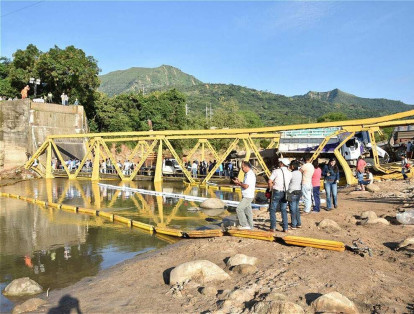 Debido al accidente se presentó derrame de ACPM sobre el río Charte, por lo que las autoridades le piden a la población que no consuma su agua.