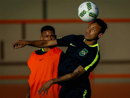Neymar Jr, delantero de la selección olímpica de Brasil, entrena al juego previo de su grupo contra la selección de Sudáfrica.